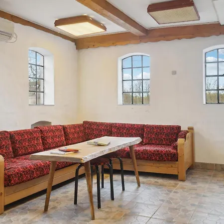 3 Bedroom Stunning In Apartment Dannemare
